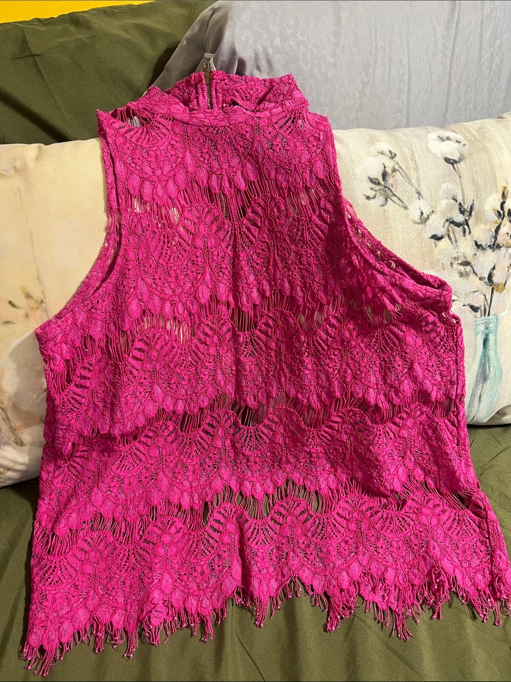 Sleeveless High-Neck Lace Camisole in Vibrant Pink